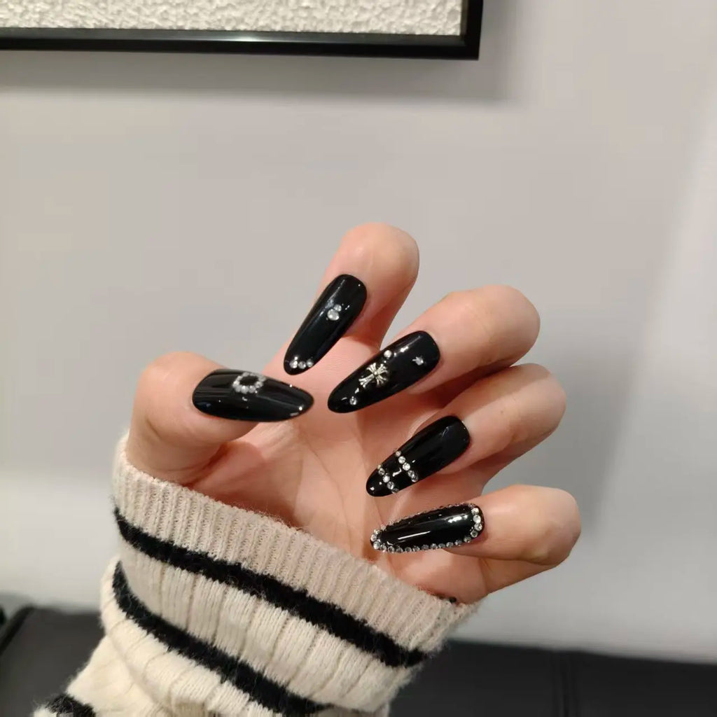 Emo Silver/Black colored set nails